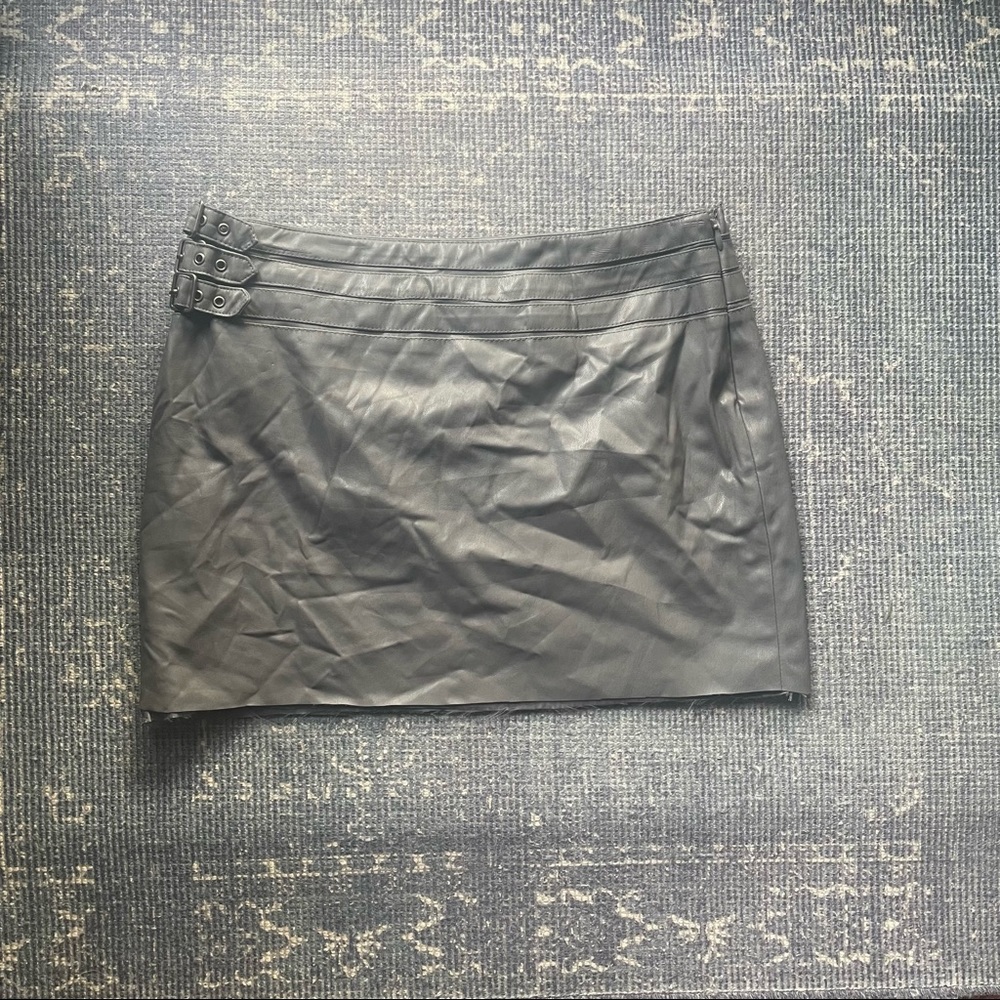 Grey leather low rise mini skirt